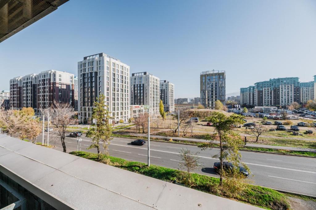 Nespecifikovaný výhled na destinaci Almaty nebo výhled na město při pohledu z apartmánu