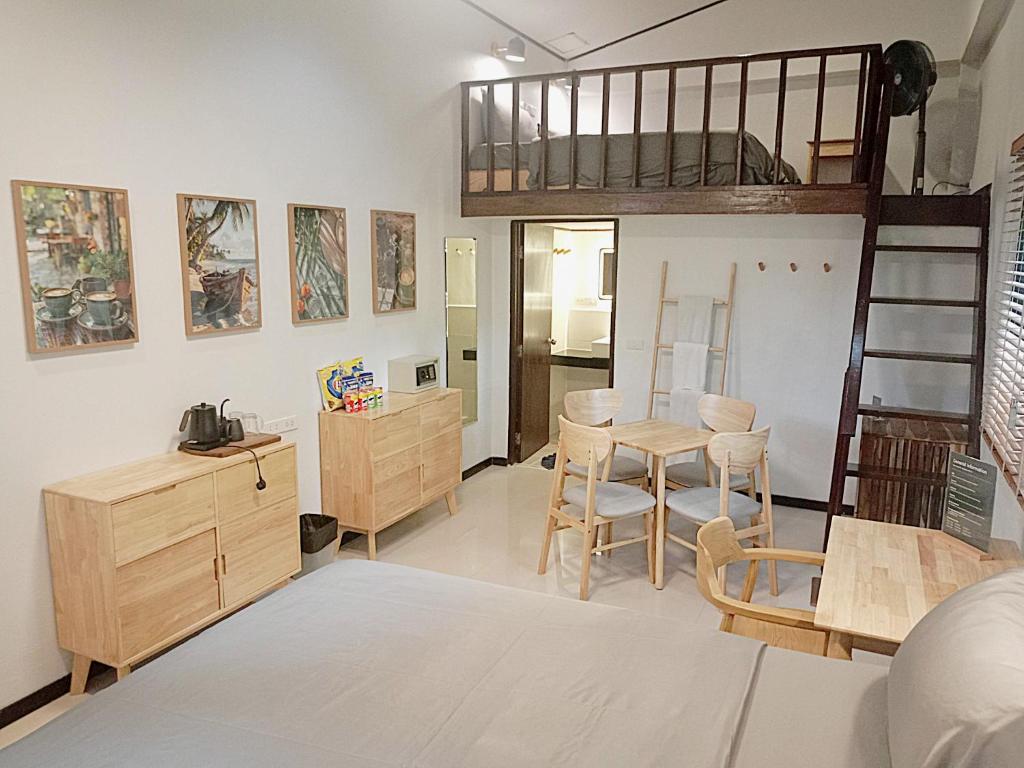 The Reef Hotel & Studios - 11