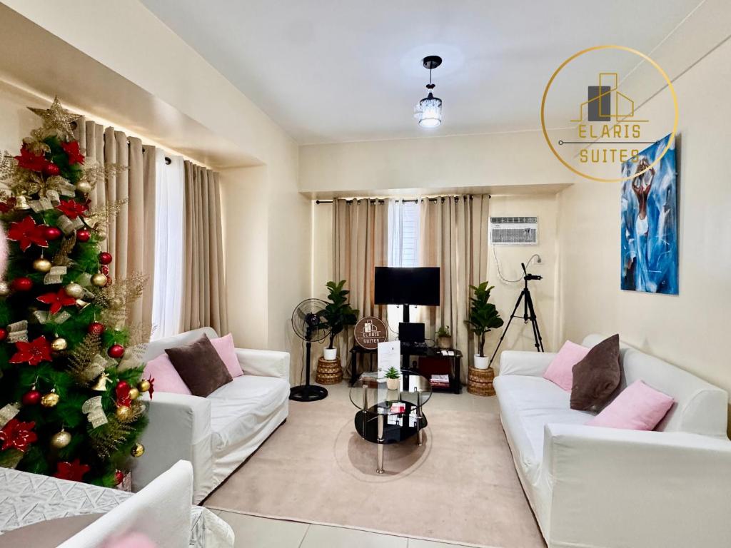 Телевизор и/или развлекательный центр в Elaris Suite Tagaytay 1Br WI-FI,PS4,Netflix&Kitchen