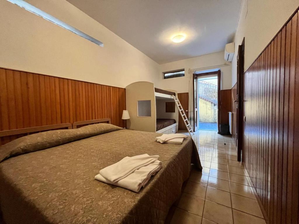 Postel nebo postele na pokoji v ubytování Domus Getsemani