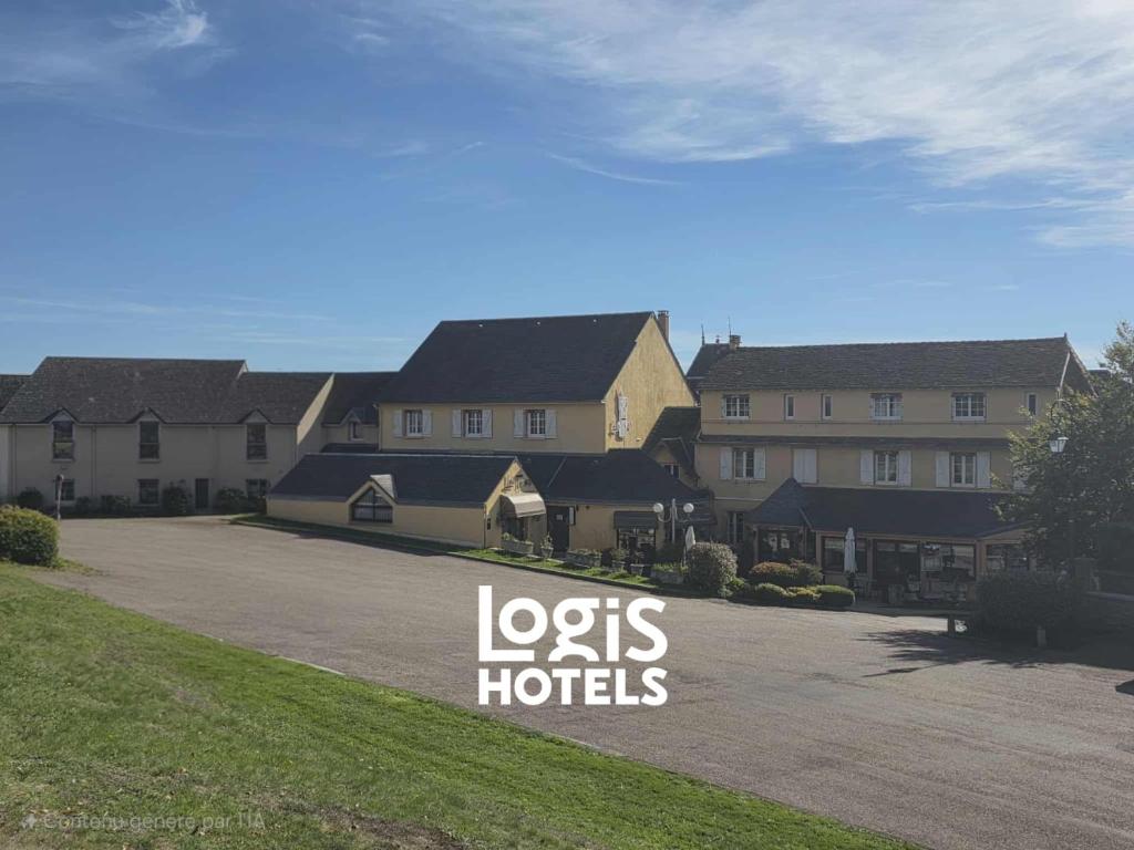 a building with a sign that reads locos hotels at Logis Hôtel de la Tour in Masseret