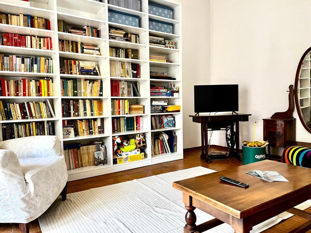 a living room with a large book shelf filled with books at A casa della nonna in Imola