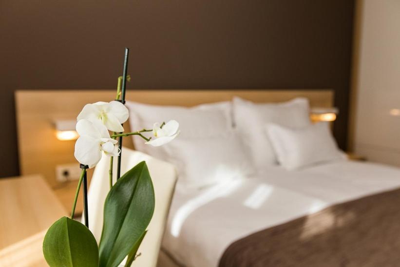 Hotel Crikvenica - Family Room With Side Sea View