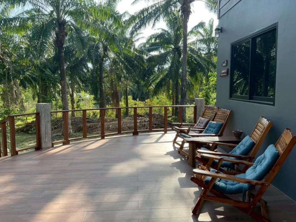 Balkón nebo terasa v ubytování Serenity House khlongnin