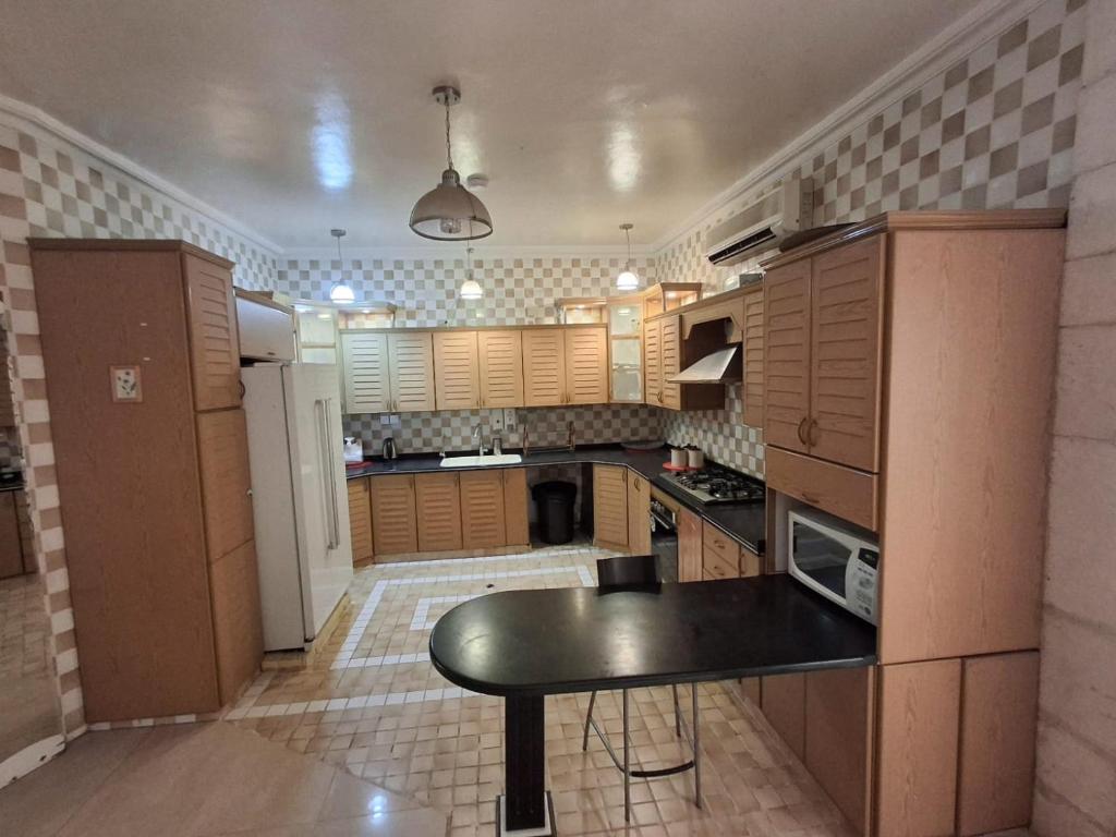 Η κουζίνα ή μικρή κουζίνα στο دار ورد - قريب للحرم