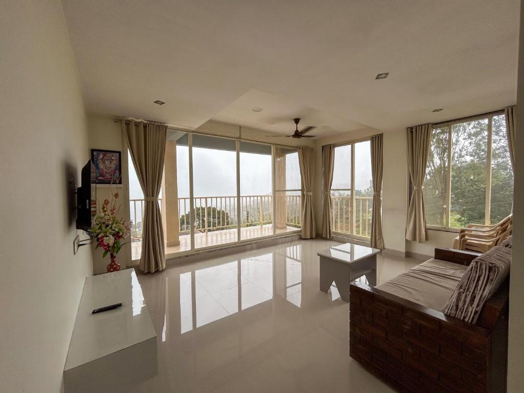 Μια τηλεόραση ή/και κέντρο ψυχαγωγίας στο Valley-View 1 BHK In Mahabaleshwar