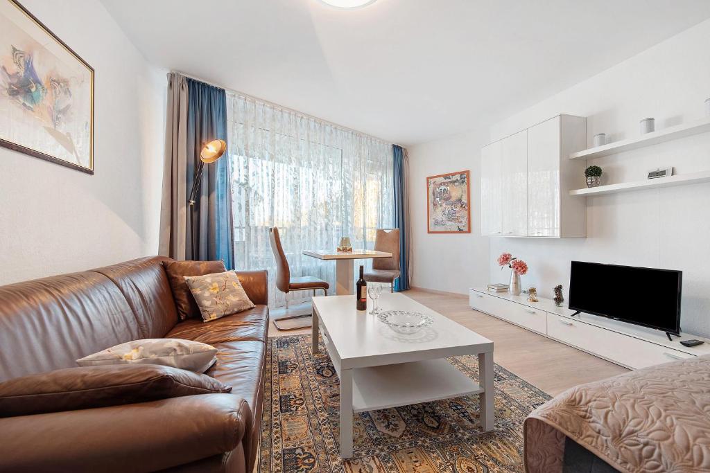 a living room with a couch and a table at Fewo Jutta in Oberuhldingen