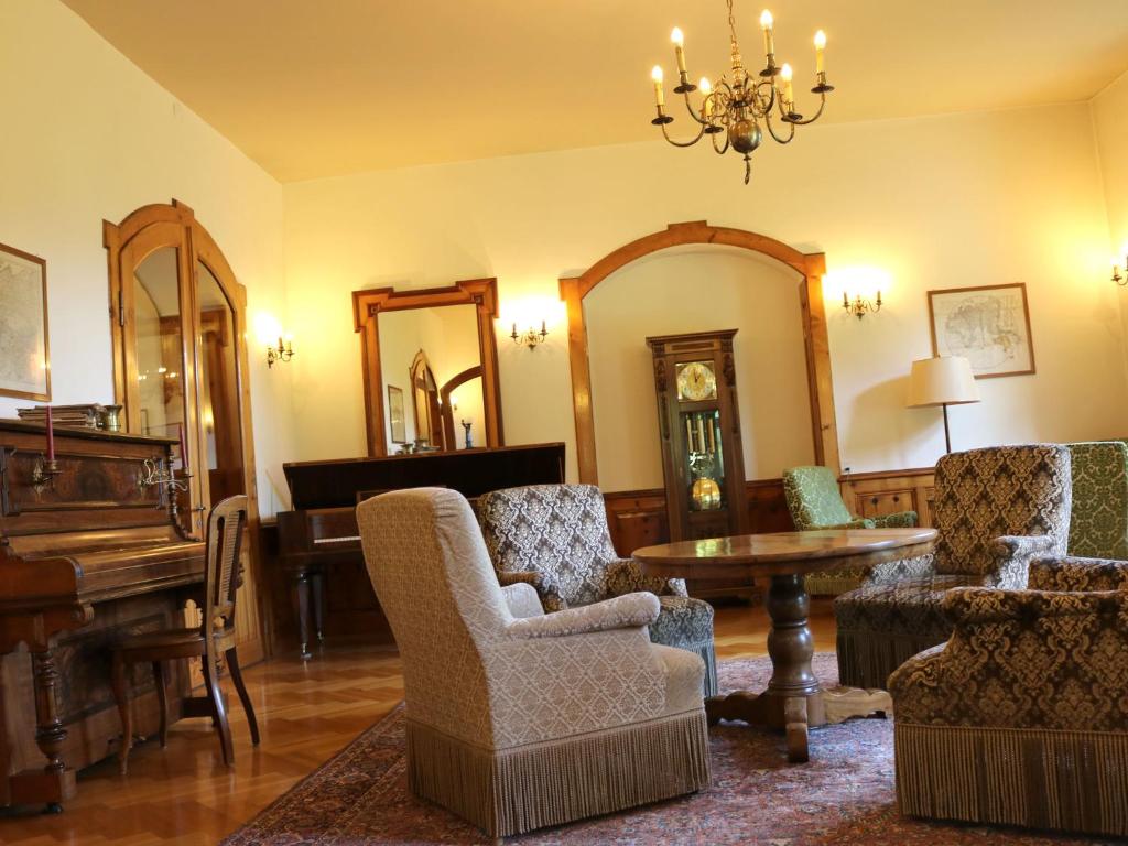Posezení v ubytování Hotel Schweizerhof Sta Maria