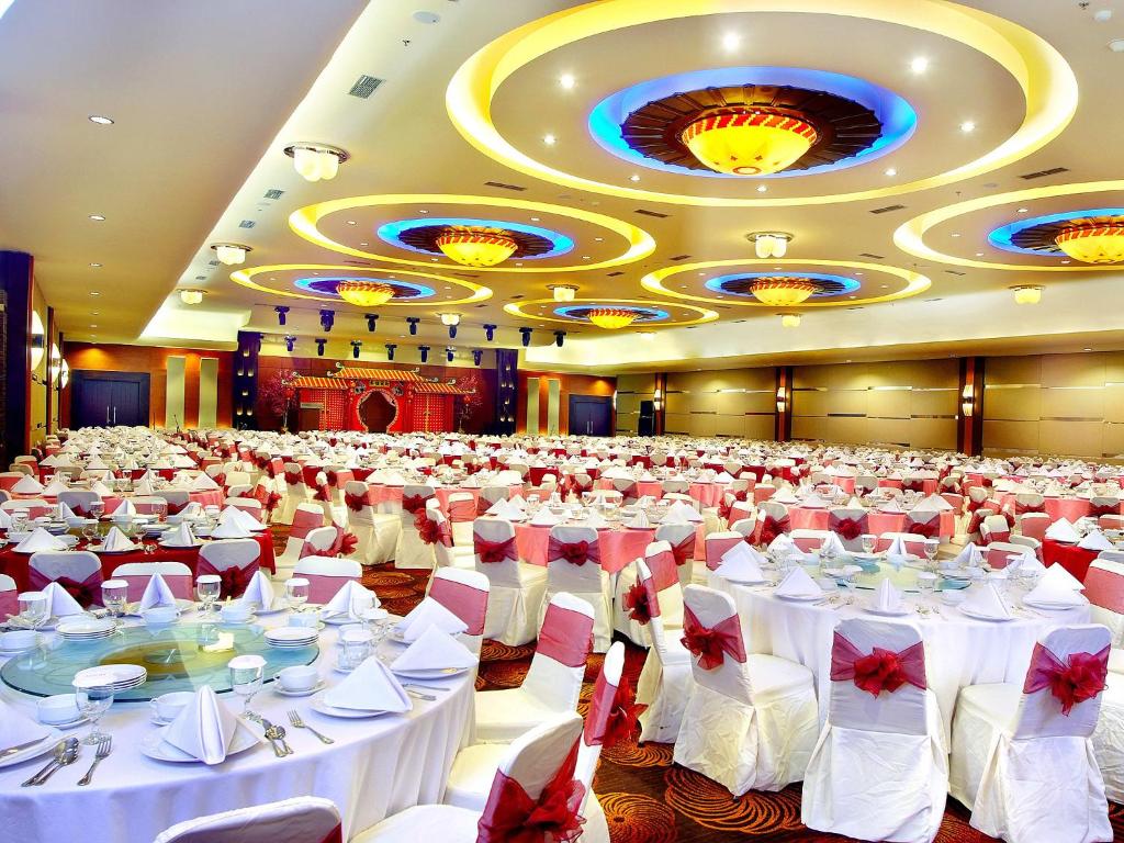 Restaurace v ubytování Aston Pontianak Hotel and Convention Center