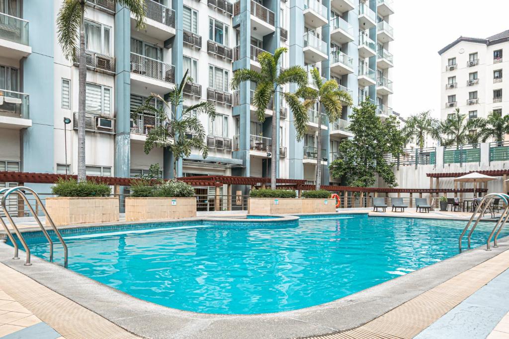Bazén v ubytování Condo Apartment near Manila Airport NAIA T3 nebo v jeho okolí