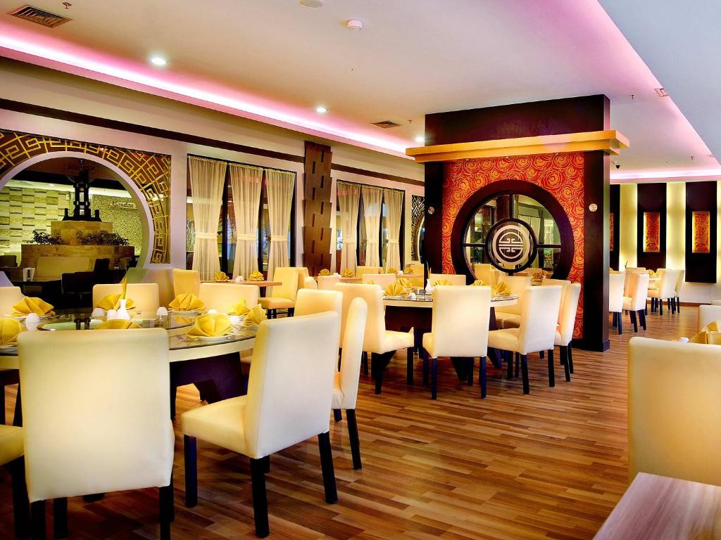 Restaurace v ubytování Aston Pontianak Hotel and Convention Center