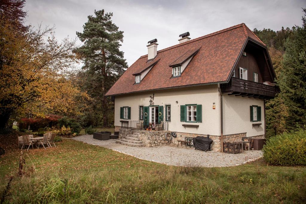 Το κτήριο όπου στεγάζεται  το διαμέρισμα