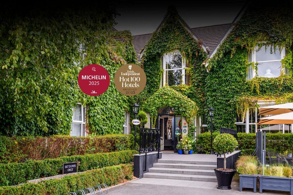 Aed väljaspool majutusasutust The Victoria