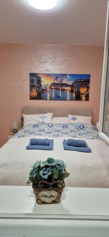 a bedroom with a bed with a plant on it at Apartman Blue in Subotica