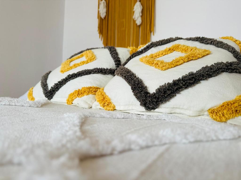 Postel nebo postele na pokoji v ubytování ATENY NIEGRECKIE Dom Wczasowy