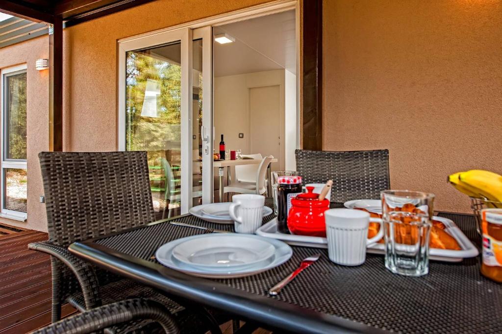 Eurocamp Mobile Homes at Campsite Porton Biondi - 18