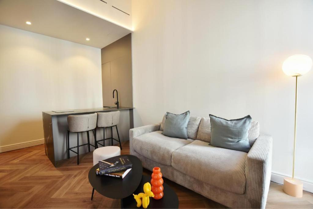 a living room with a couch and a table at Global Adriano luxury 1 in Seville