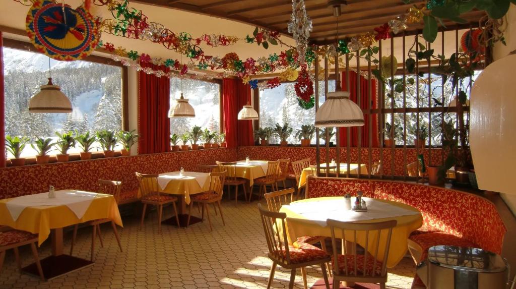 Reštaurácia alebo iné gastronomické zariadenie v ubytovaní Gasthof Bergheimat