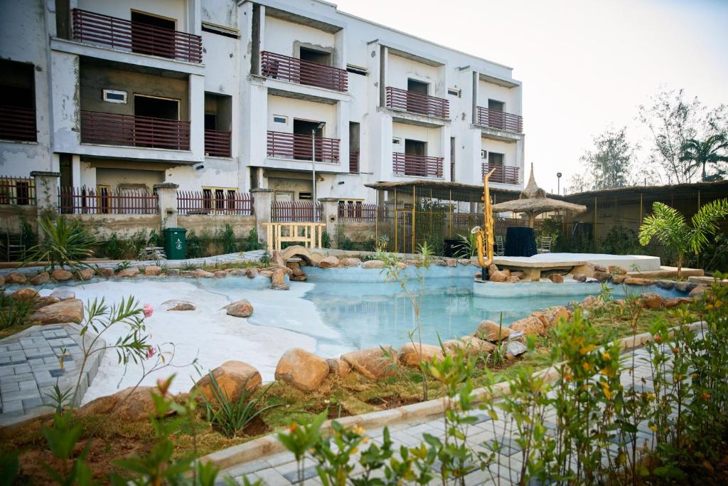 Bazén v ubytování The12 By Naji Resort nebo v jeho okolí