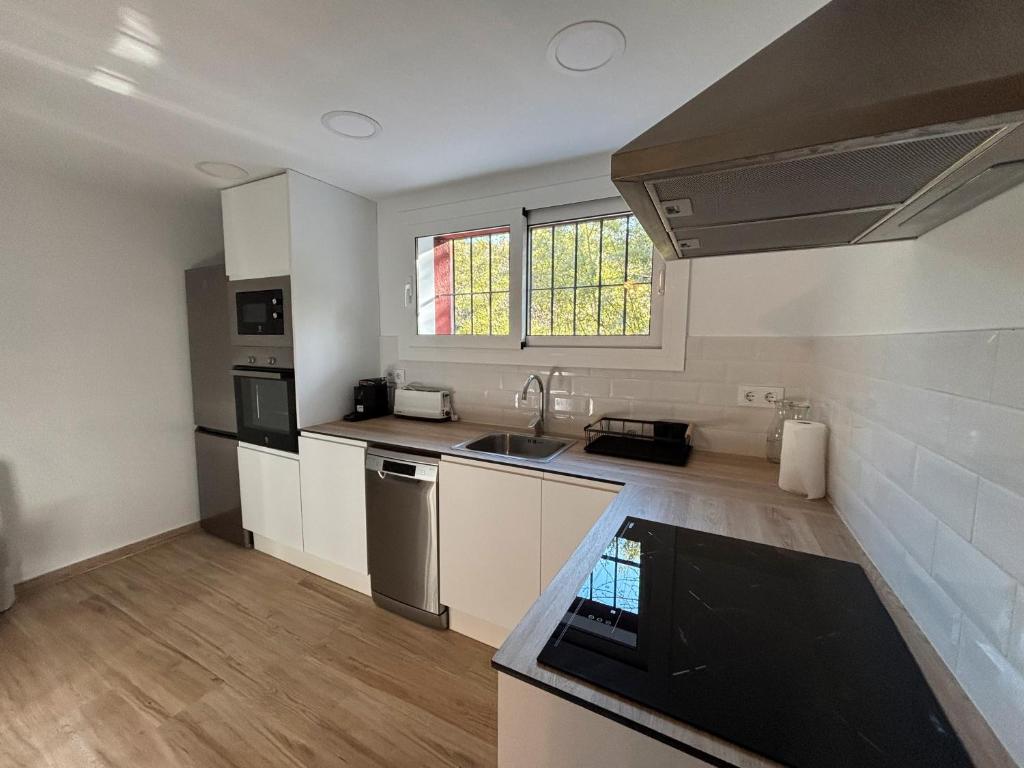 Η κουζίνα ή μικρή κουζίνα στο La Caseta de l'Adela