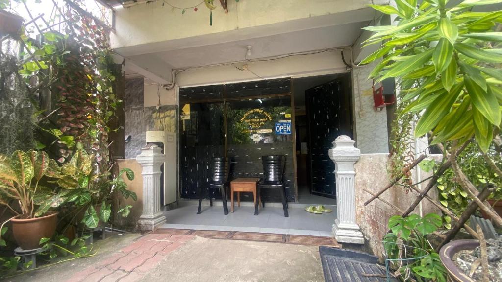 Η πρόσοψη ή η είσοδος του OYO 91245 Chenang Lodge Motel