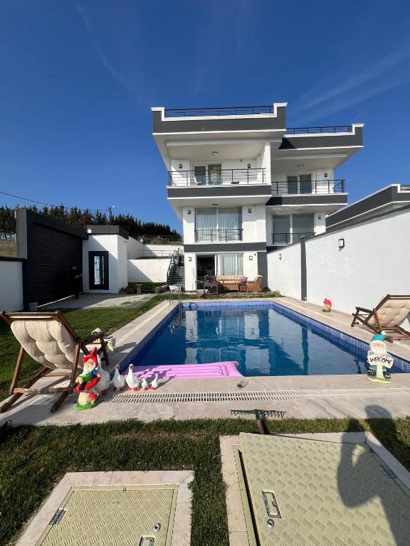 Swimmingpoolen hos eller tæt på Tahari Villas