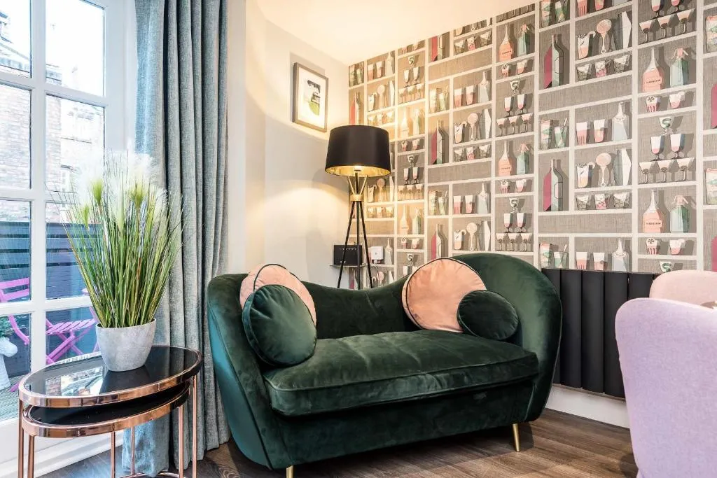 3BR Georgian Quarter Coach Houses - Private Parking