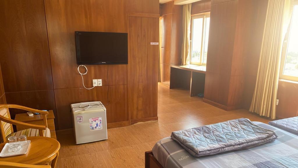 TV a/nebo společenská místnost v ubytování Jolilian Hotel Bãi Sau