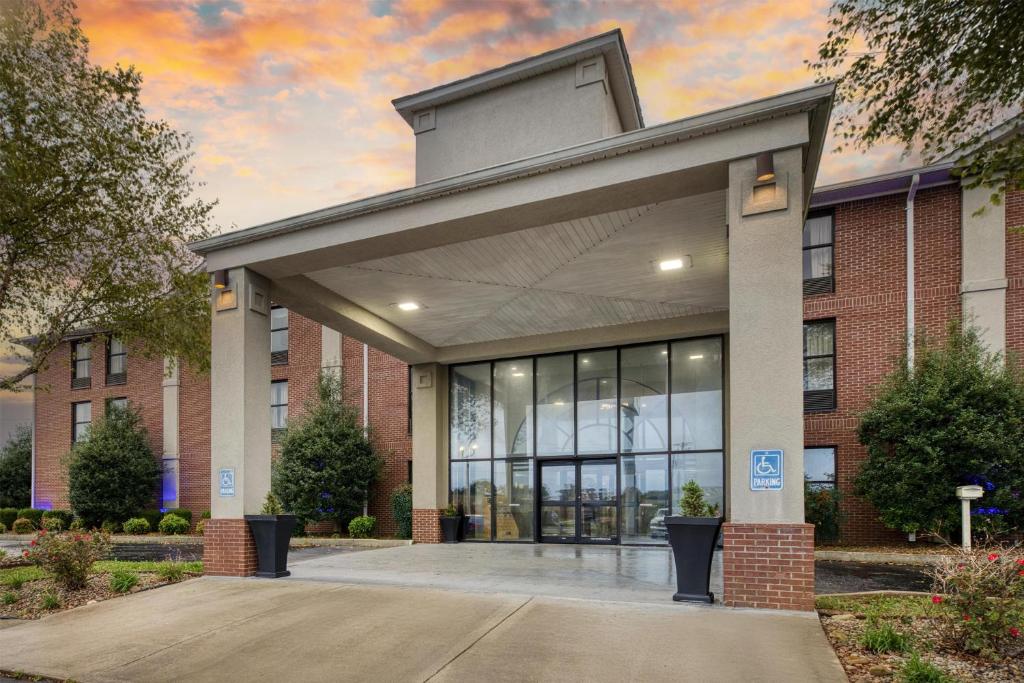 a large brick building with a large entrance at Best Western Lake Cumberland Inn in Monticello