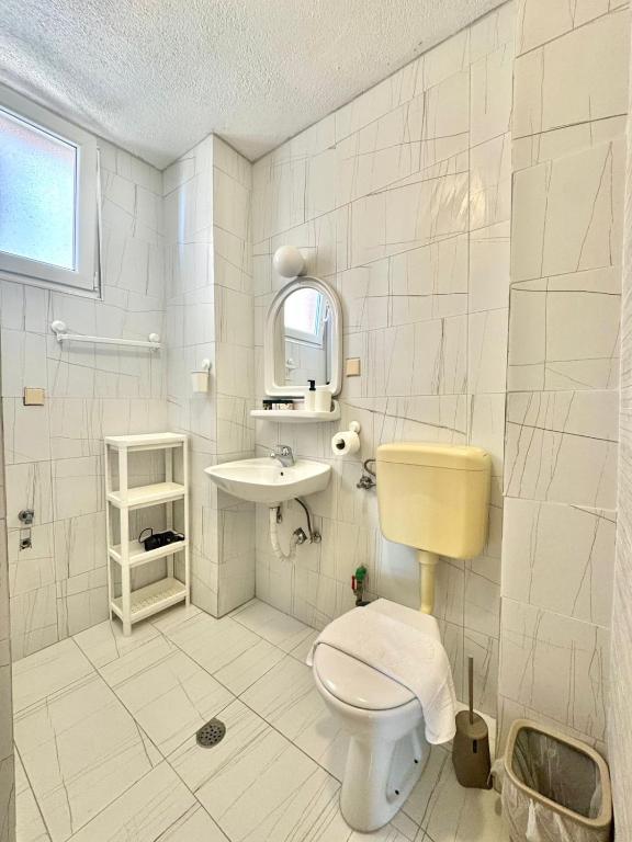 Calma Vista Apartments - 12