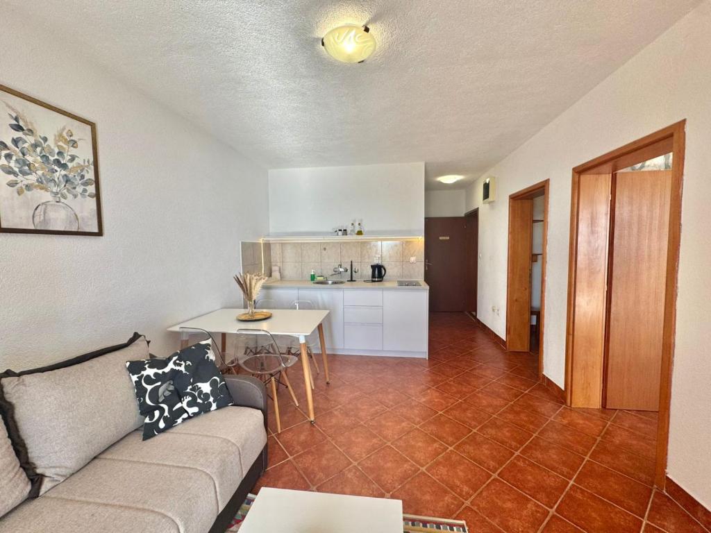 Calma Vista Apartments - 9