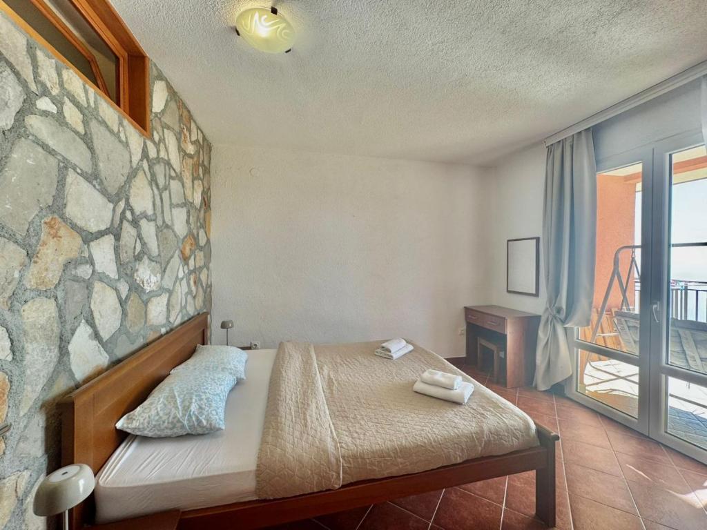 Calma Vista Apartments - 4