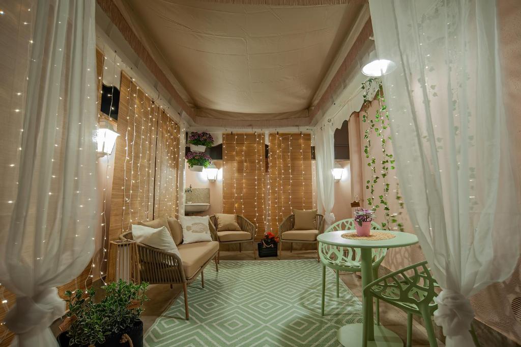 Posezení v ubytování Charming and Cozy House