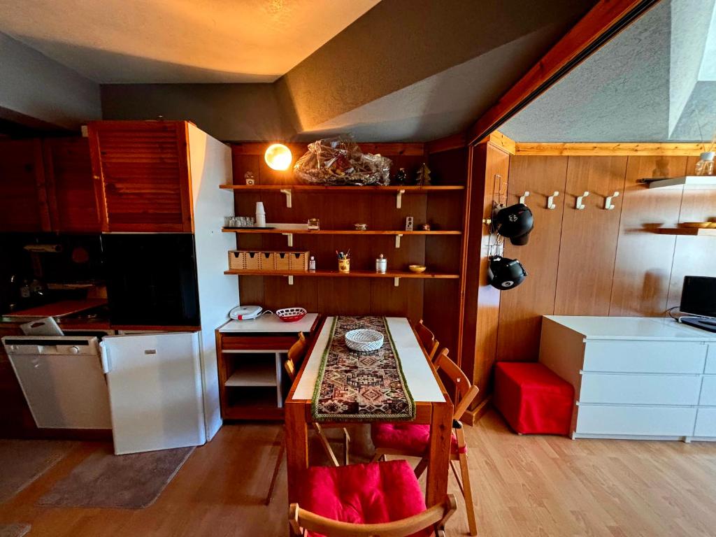 Η κουζίνα ή μικρή κουζίνα στο "FamilyNest" by Staymarilleva1400