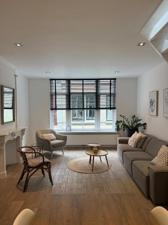 a living room with a couch and a table at Koningshof XL in Alkmaar
