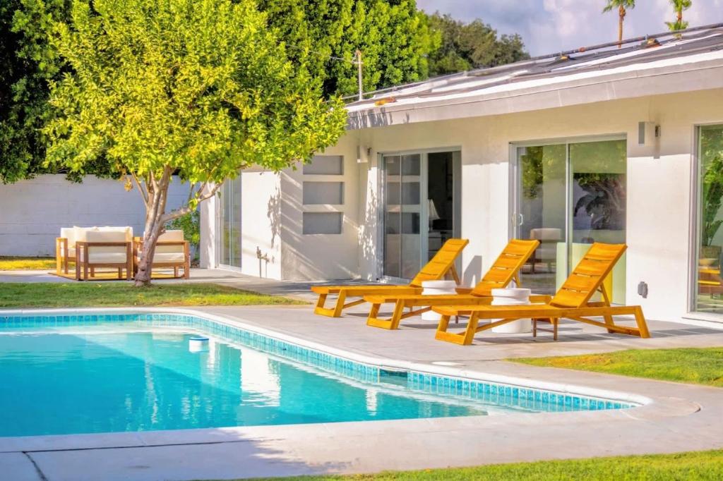 Bazén v ubytování The Horizon Escape 5BR Villa with Private Pool nebo v jeho okolí