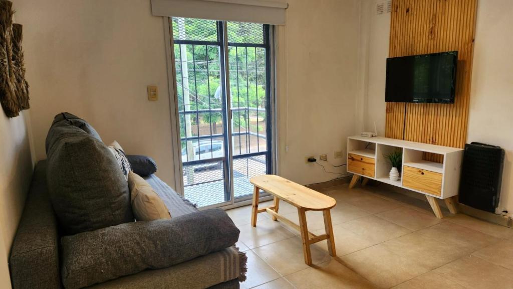 TV a/nebo společenská místnost v ubytování Departamento en Morón