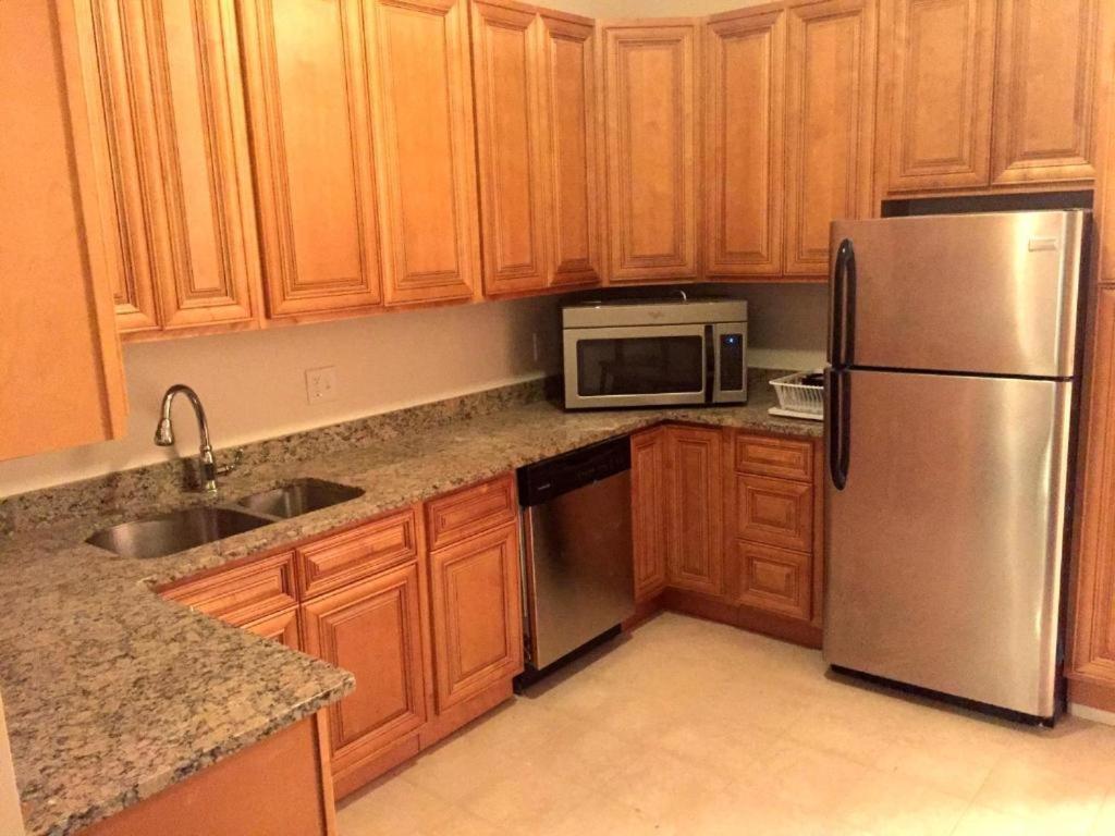 Kuchyň nebo kuchyňský kout v ubytování Mayflower Hospitality Hostel