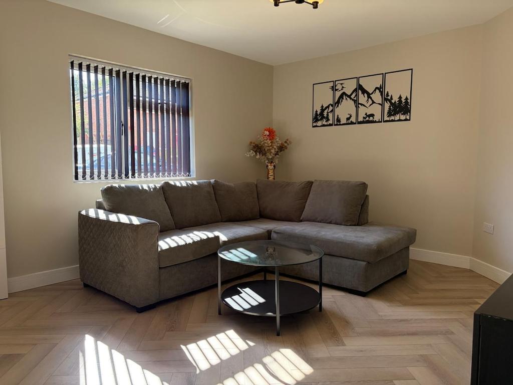 Χώρος καθιστικού στο Modern 3 bed house in Dudley