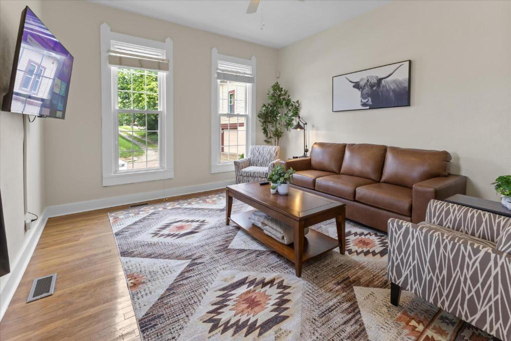 a living room with a couch and a table at Simple Comfort 1 Bed 1 Bath Near Downtown Indy in Indianapolis