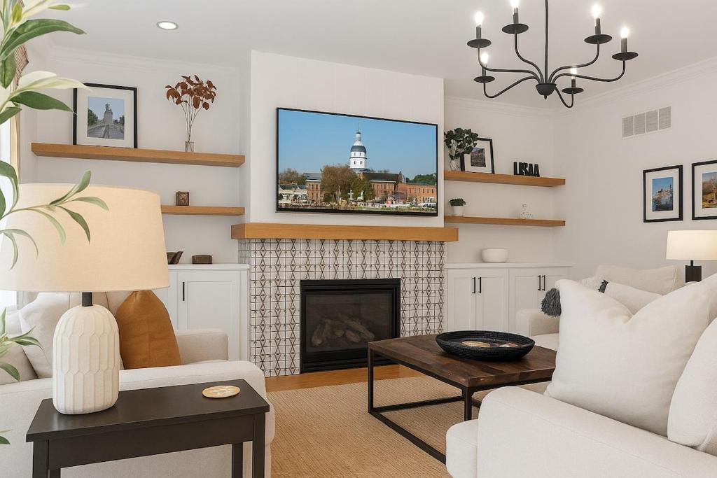 TV a/nebo společenská místnost v ubytování The GOAT Getaway, Winter Retreat by USNA!