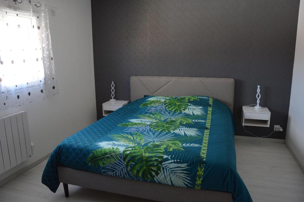 Ένα ή περισσότερα κρεβάτια σε δωμάτιο στο Logement 4 personnes Sainte-Florine