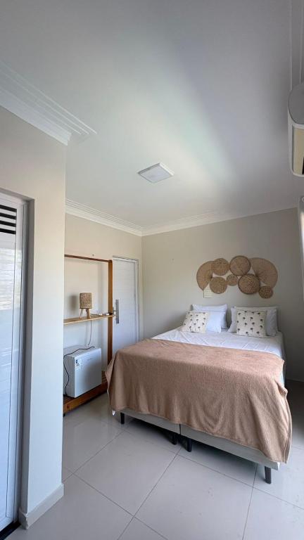 a bedroom with a bed in a white room at Pousada Vista Encantada Preá in Cruz