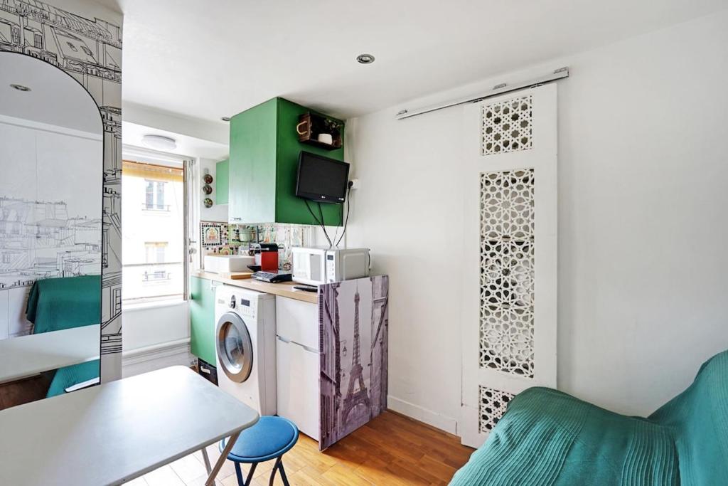 Cute boudoir studio - heart of Bastille