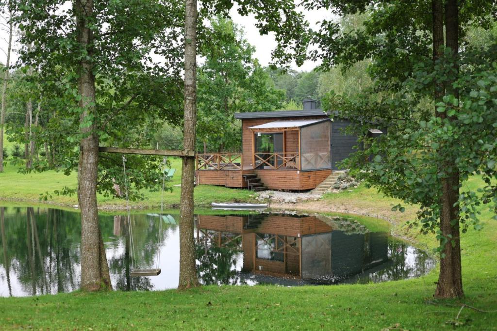 a tree house in the middle of a pond at Poilsio namas Vydautiškių slėnis in Sudervė