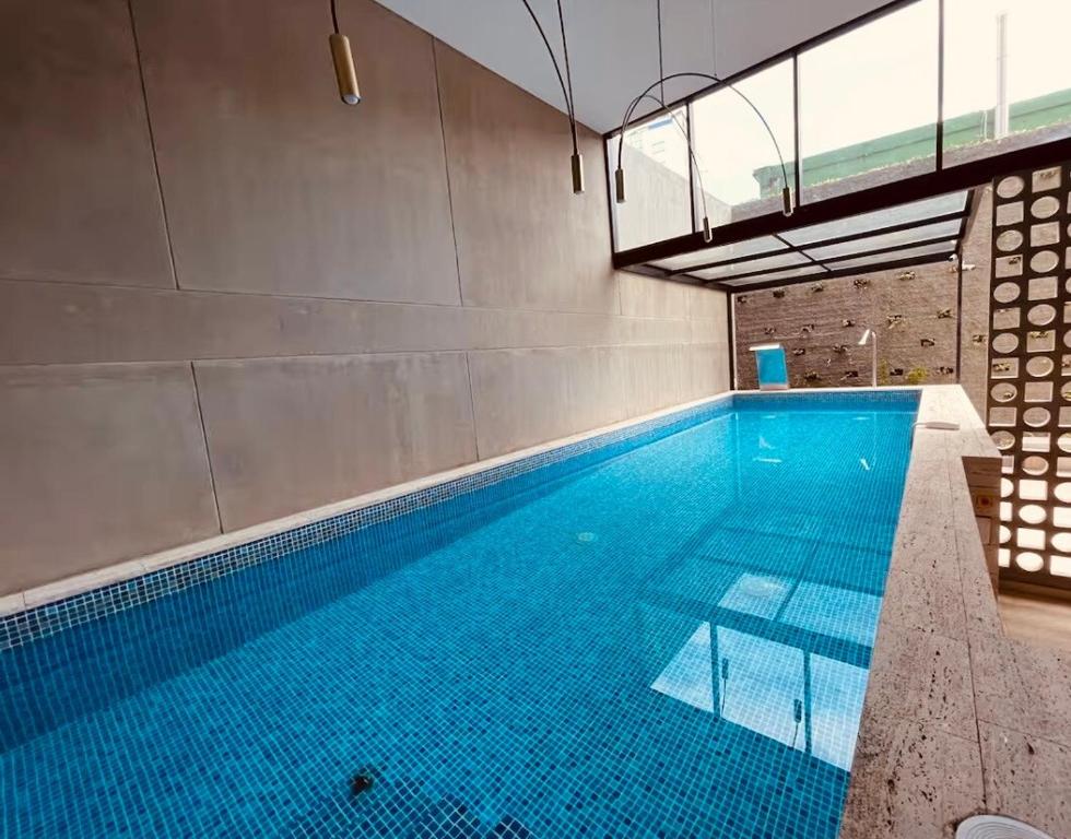 Bazén v ubytování Luxury Loft nebo v jeho okolí