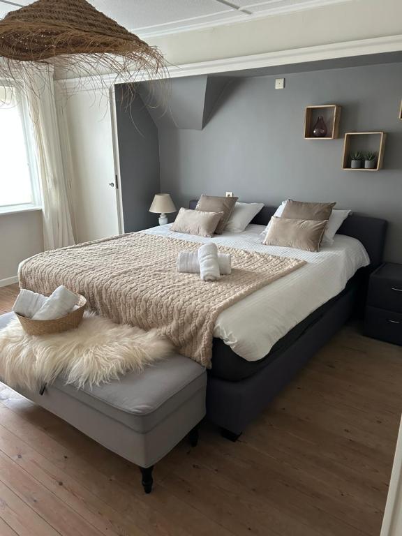 a bedroom with a large bed and a window at De Bijenkorf in Damme