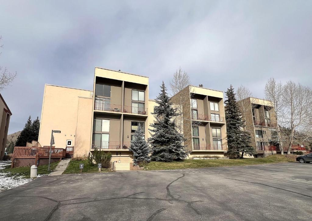 an empty street in front of two apartment buildings at Summit House East 1 Bed Loft 2 Bath SHMB in Wheeler Junction