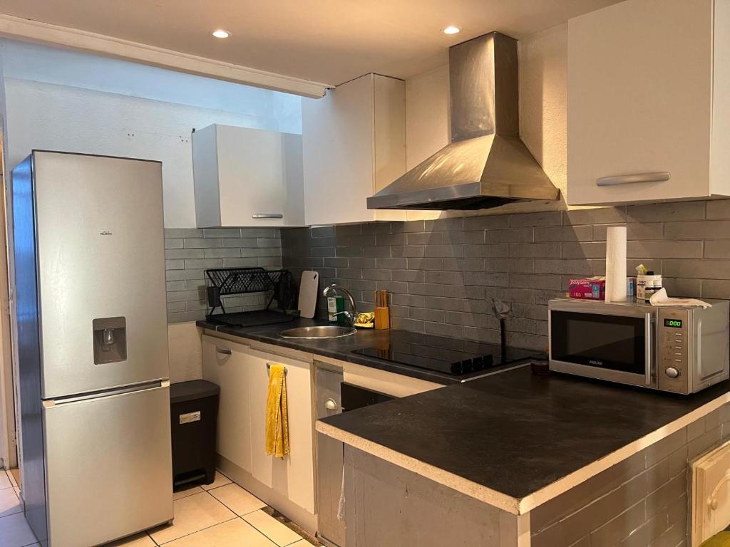 Een keuken of kitchenette bij Chez Theo