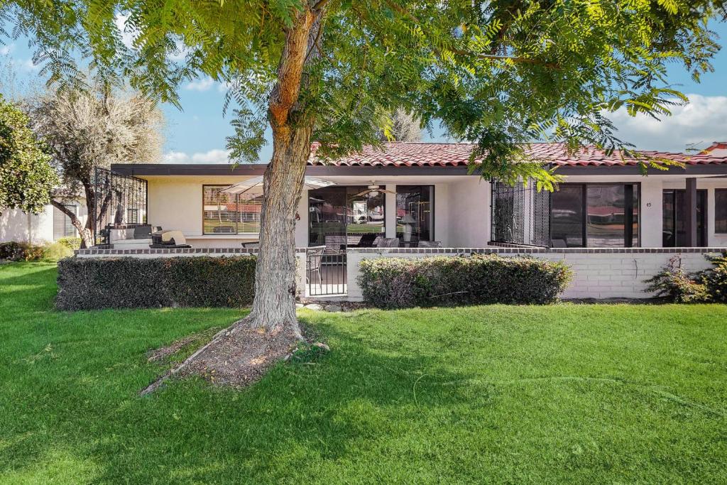 Κήπος έξω από το The Rancho Mirage Escape